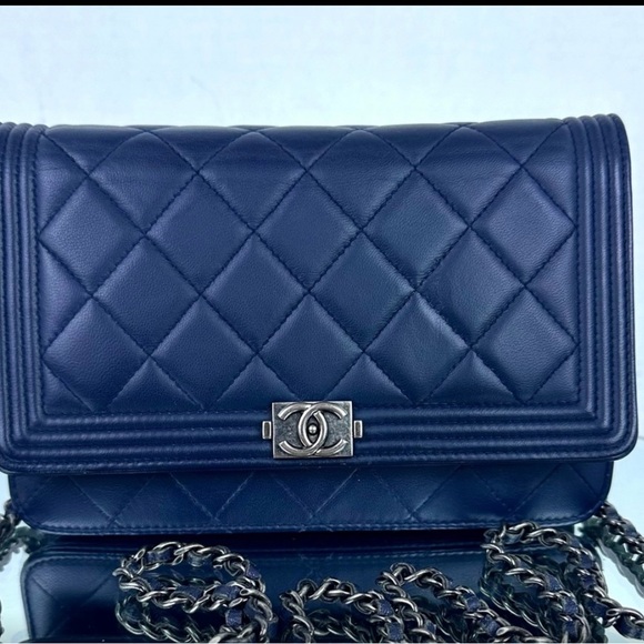 🌺BEAUTIFUL CHANEL BOY WOC lambskin Leather Chanel WOC NAVY. CROSSBODY - Picture 1 of 12